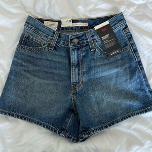 Levis 80s mom shorts size 25